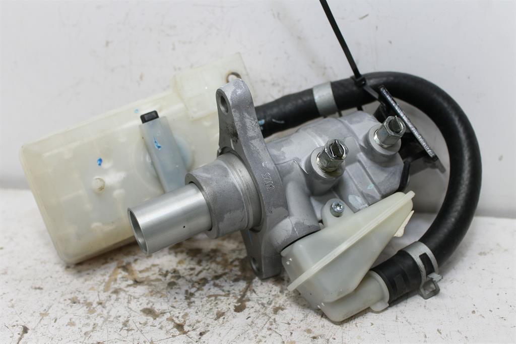 View Auto part Master Cylinder Nissan Pathfinder 2014