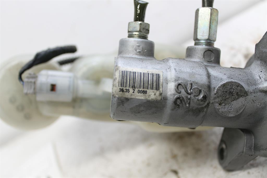 View Auto part Master Cylinder Suzuki Kizashi 2011