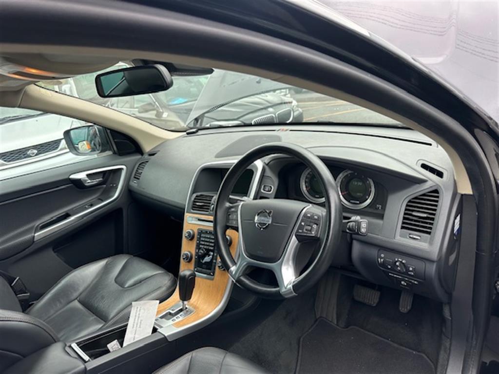 View Auto part A/C Condenser Volvo Xc60 2011