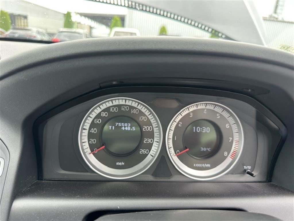 View Auto part A/C Condenser Volvo Xc60 2011