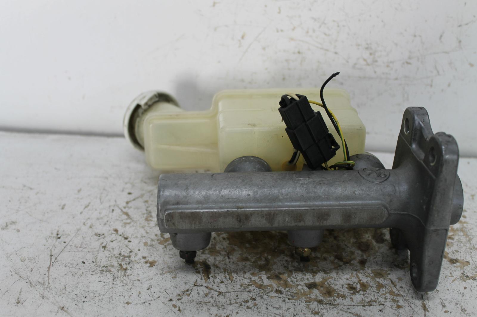 View Auto part Master Cylinder Mitsubishi Delica 2000