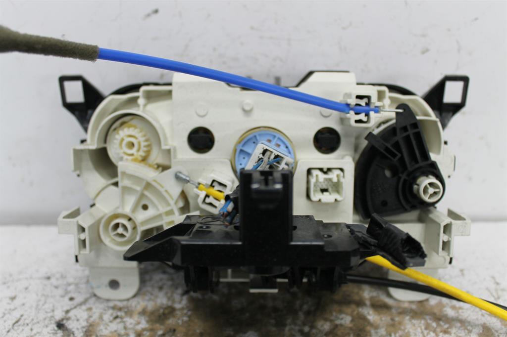 View Auto part Heater/Ac Controls Mazda 2 2012