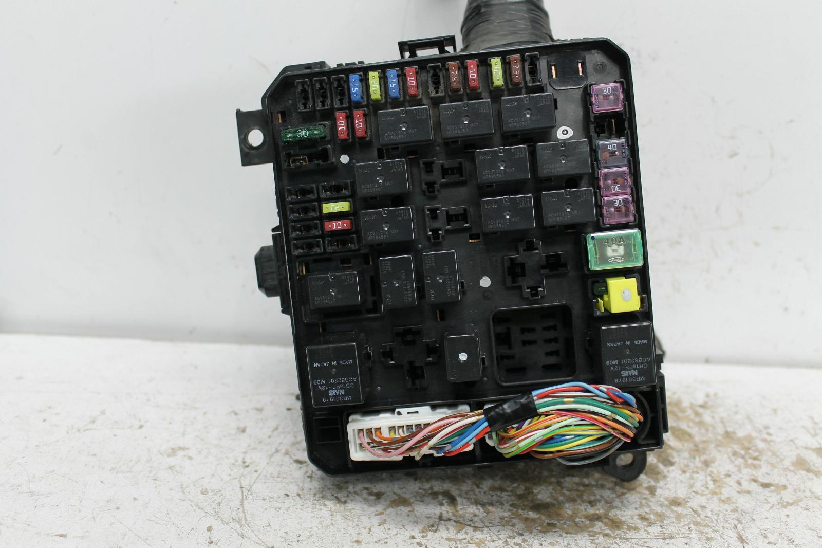 View Auto part Fuse Box Mitsubishi Outlander 2006