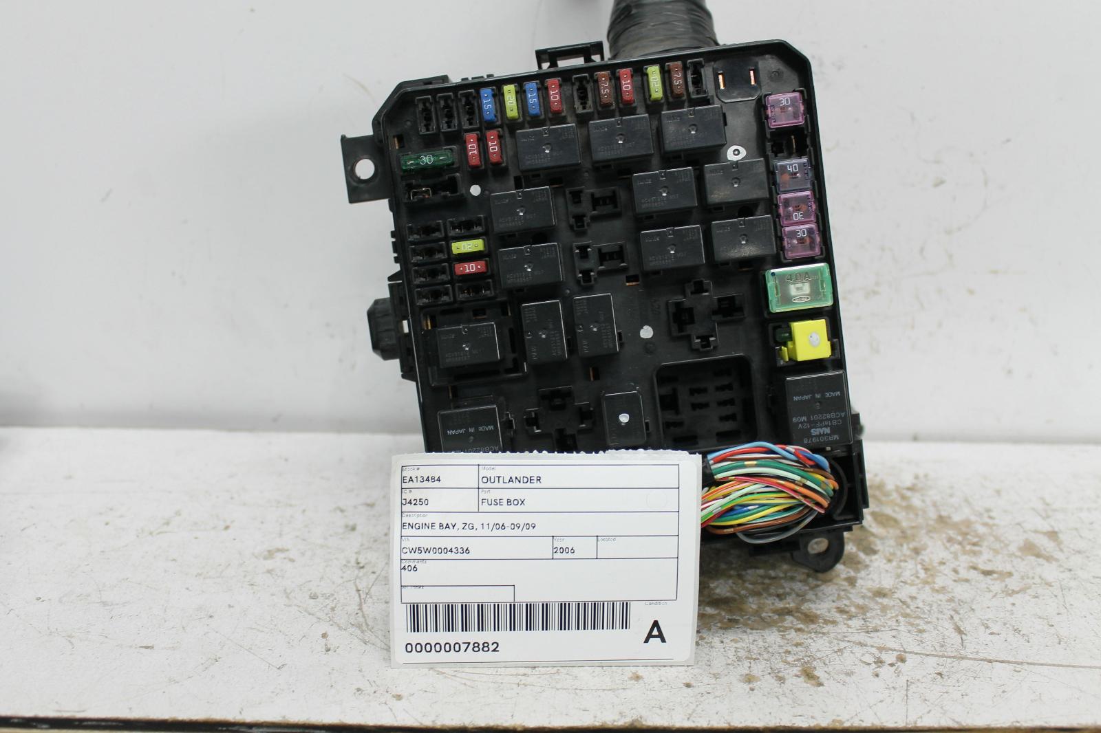 View Auto part Fuse Box Mitsubishi Outlander 2006
