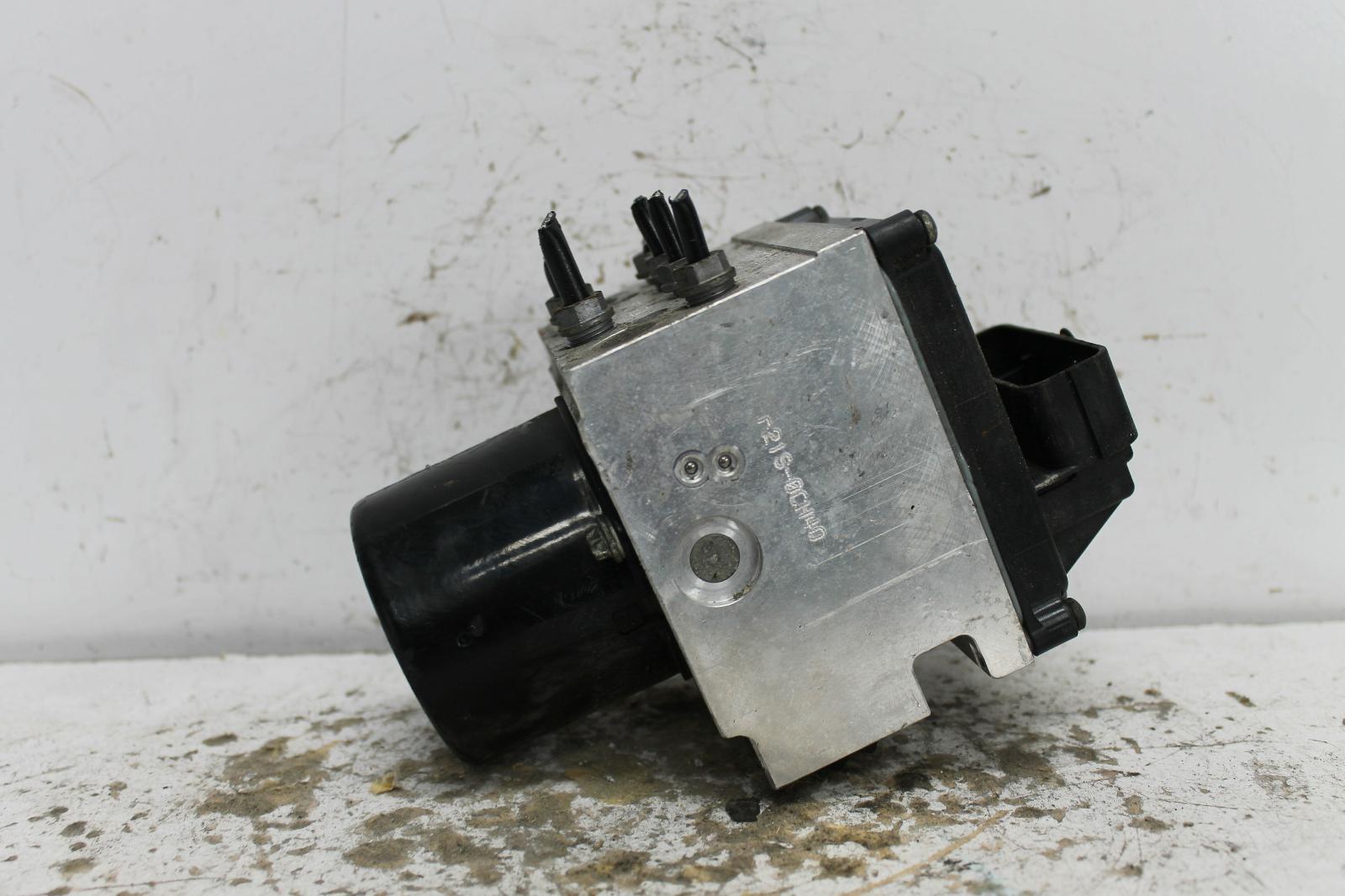 2006 Volkswagen Passat Abs Pump/Modulator View Auto part Abs Pump/Modulator Volkswagen Passat 2006