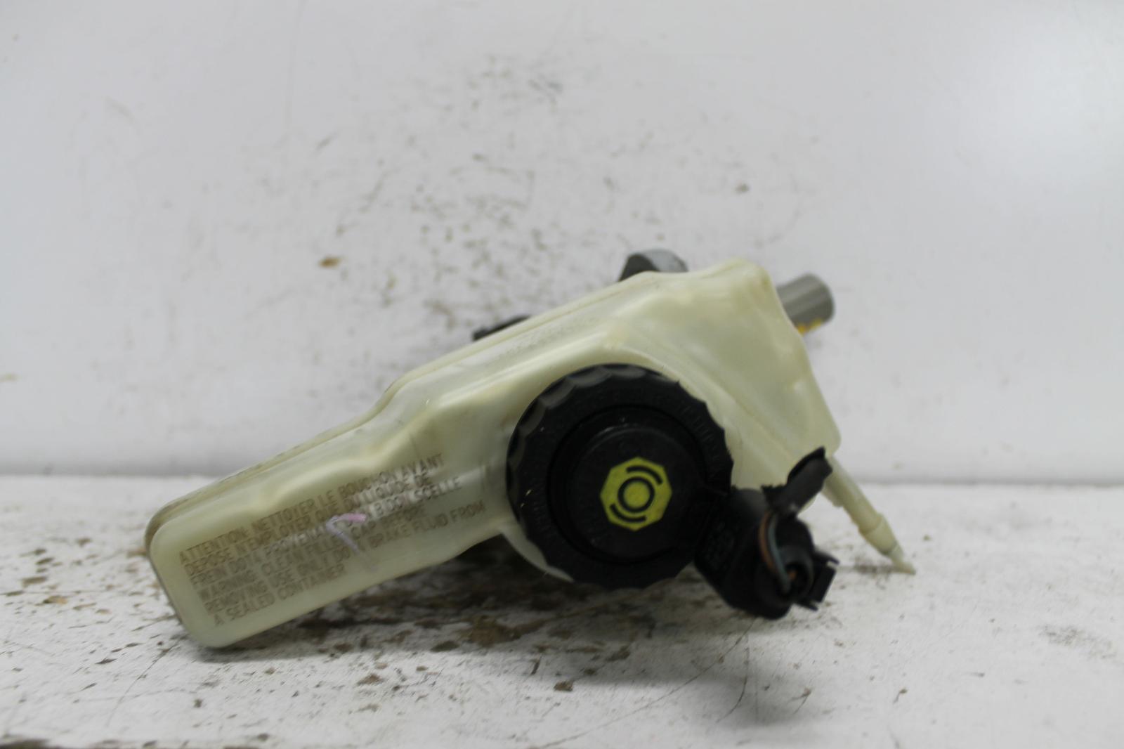 View Auto part Master Cylinder Volkswagen Passat 2006