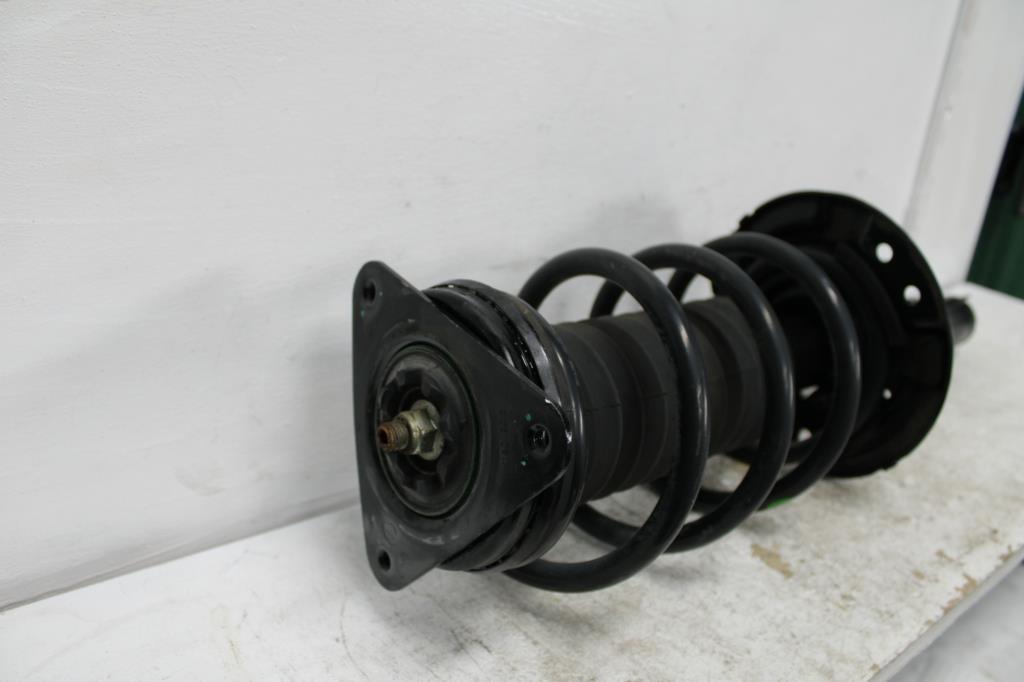 View Auto part Right Front Strut Nissan Xtrail 2015