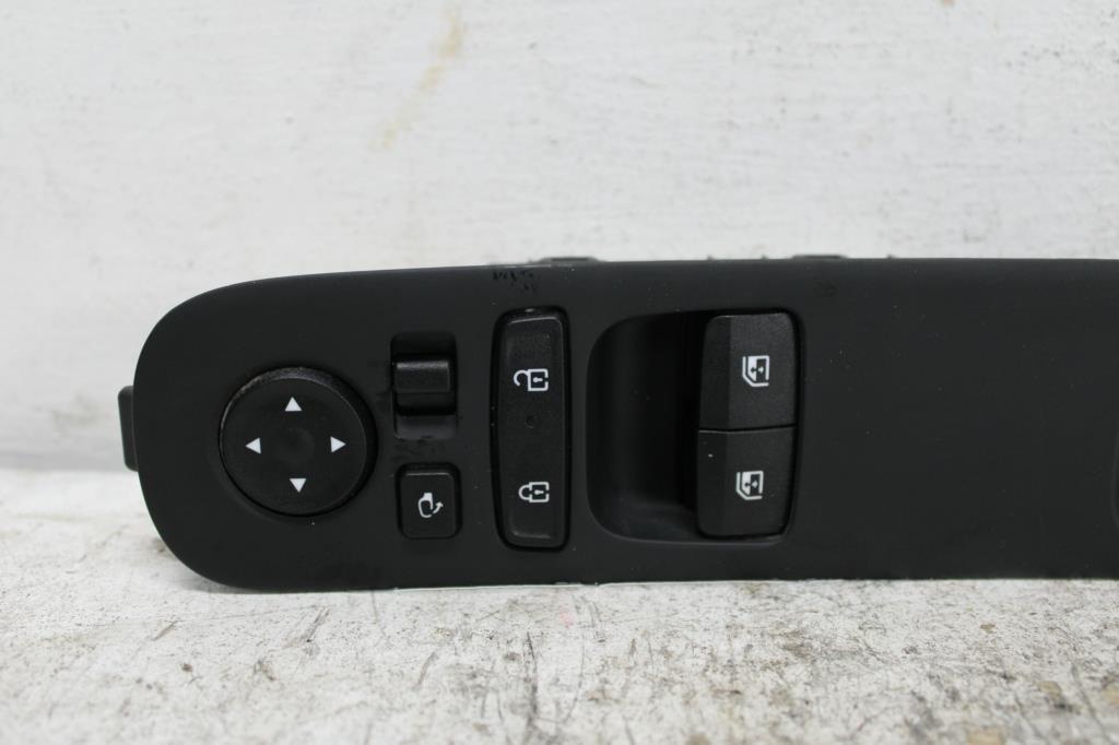 View Auto part Pwr Dr Wind Switch Hyundai Staria 2024