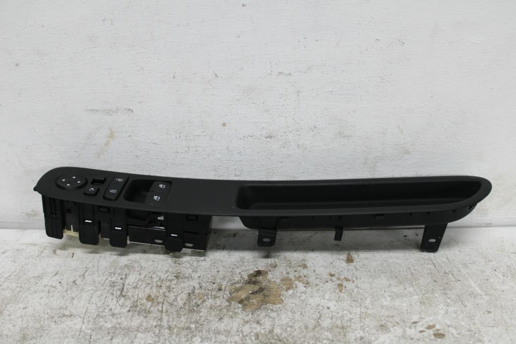 View Auto part Pwr Dr Wind Switch Hyundai Staria 2024
