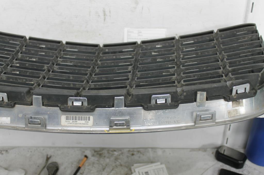 View Auto part Grille Chrysler 300c 2012