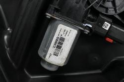 View Auto part Left Front Window Reg/Motor Chrysler 300c 2012