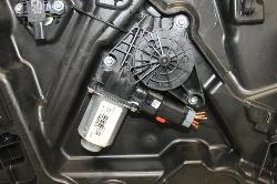 View Auto part Left Front Window Reg/Motor Chrysler 300c 2012
