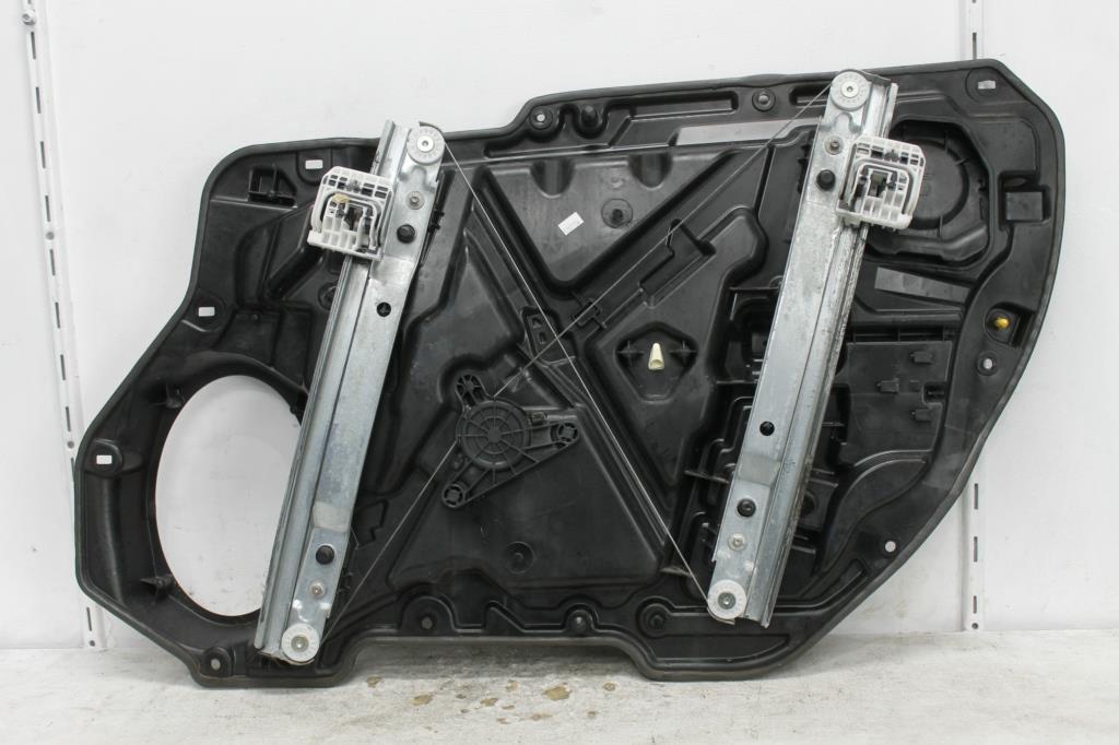 View Auto part Left Front Window Reg/Motor Chrysler 300c 2012