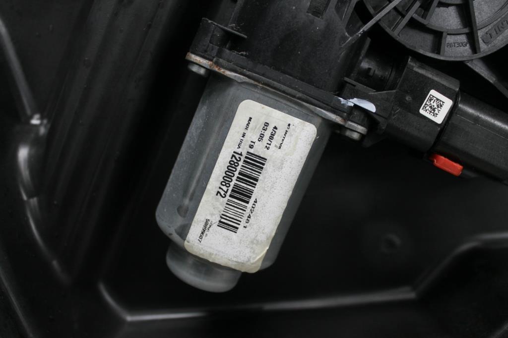 View Auto part Left Front Window Reg/Motor Chrysler 300c 2012