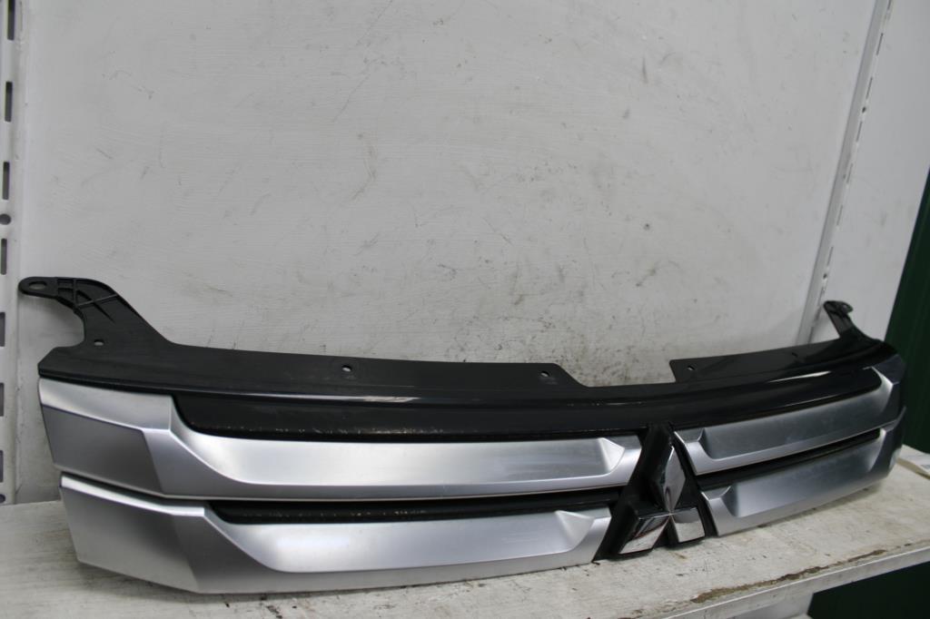 View Auto part Grille Mitsubishi Outlander 2014