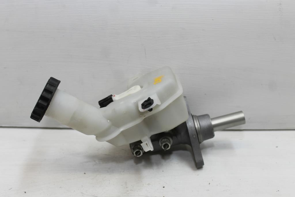 View Auto part Master Cylinder Mitsubishi Outlander 2014