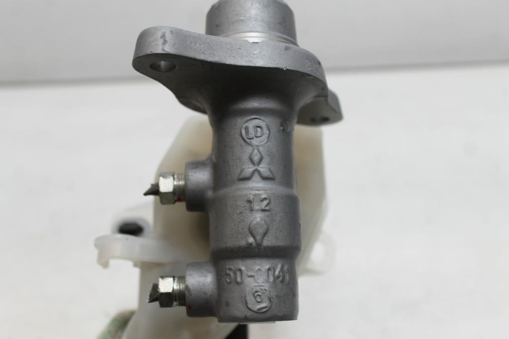 View Auto part Master Cylinder Mitsubishi Outlander 2014