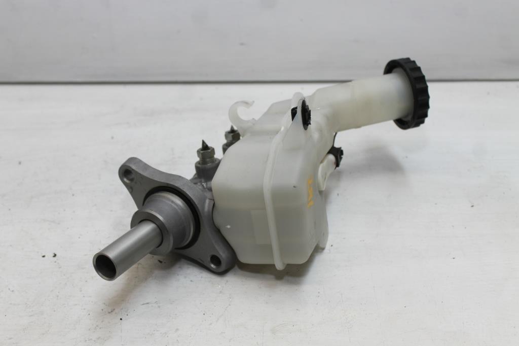 View Auto part Master Cylinder Mitsubishi Outlander 2014