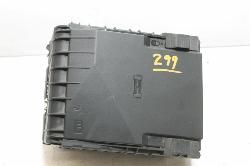 View Auto part Fuse Box Volkswagen Golf 2010