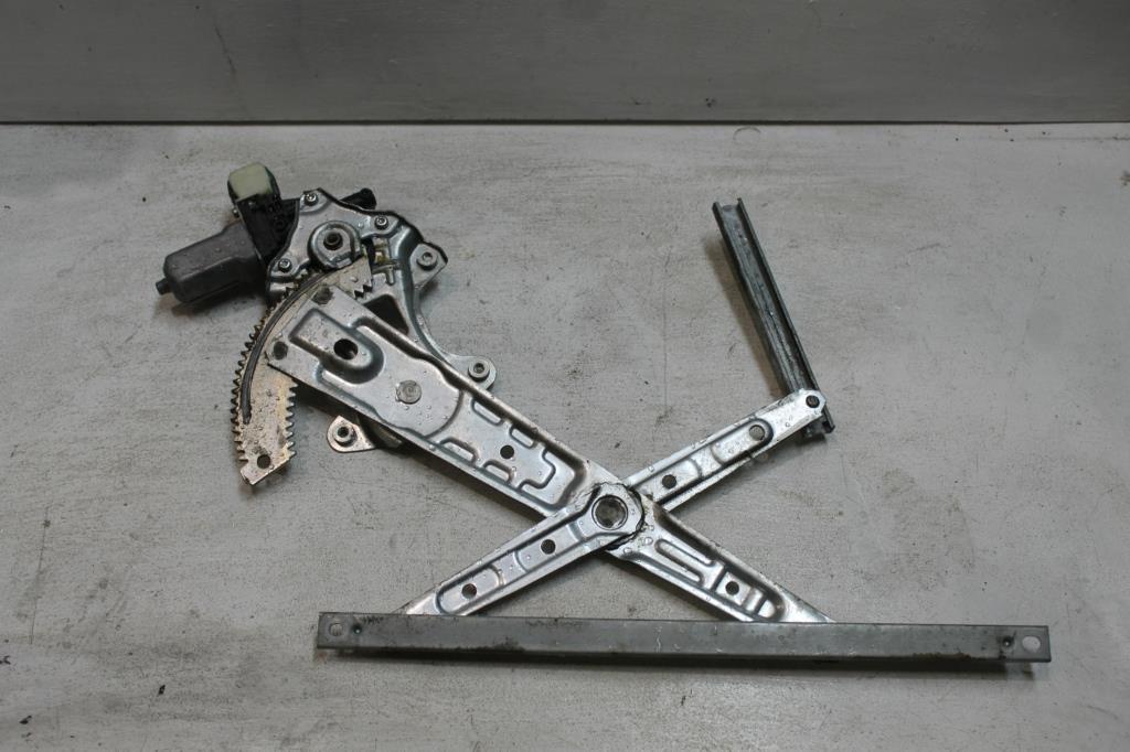 View Auto part Right Rear Wnd Reg/Motor Nissan Xtrail 2015